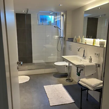 Schicke Einliegerwohnung アパート カルベン